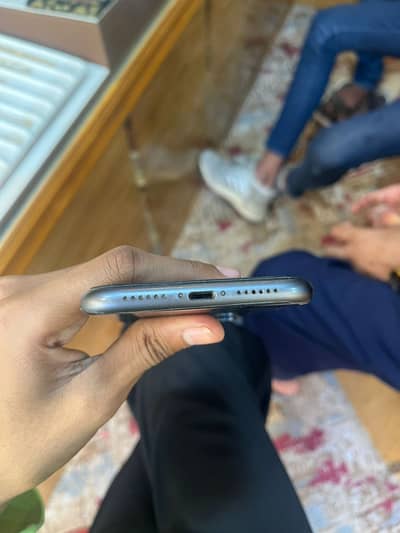 Iphone 11 factory unlock with box