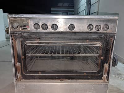 stove + oven (LPG per bhi chal skta ha)(Fixed price)