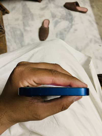 Iam selling my iphone 12 mini navy blue