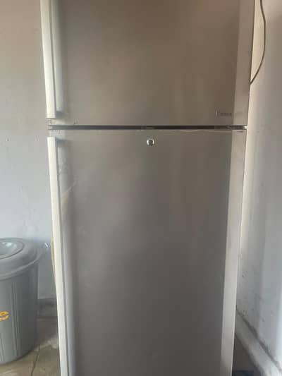 Kenwood fridge like new largel size