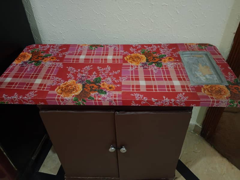 Iron table 0