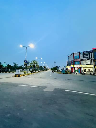 10 MARLA PLOT ON 85FT WIDE ROAD VIP HOT LOCATION