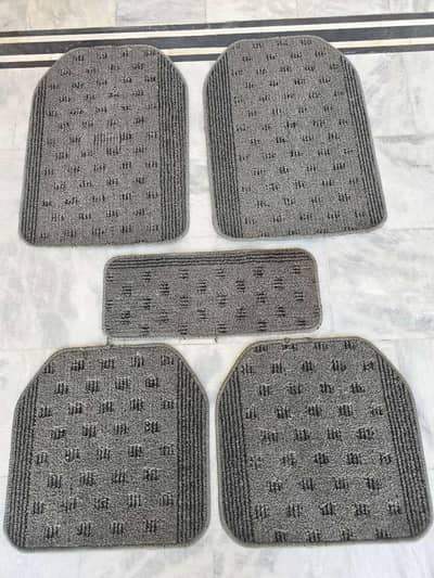5 - Piece Grey , Car Floor Mat Set With Elegant Black Pattern