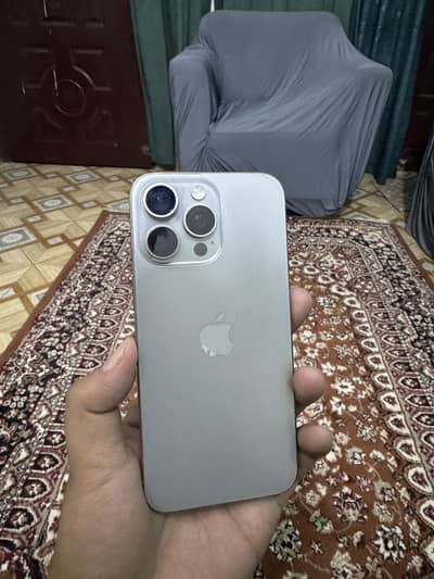 IPHONE 15 PRO MAX JV 256GB 10/10 PAPPER KIT