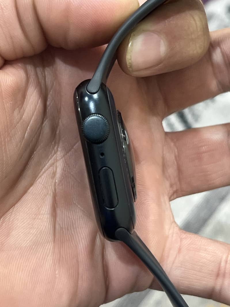 Apple SE second generation cellular version 44mm + GPS 2