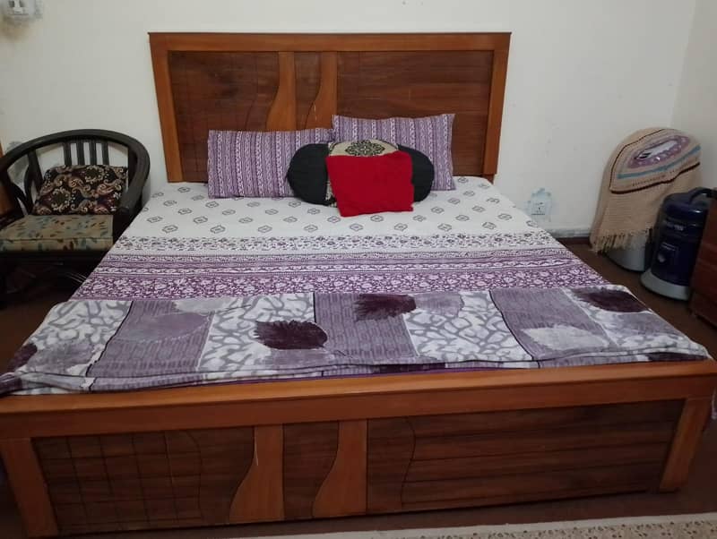 double bed with complementary dressing table 1