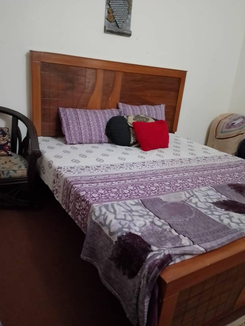 double bed with complementary dressing table 2