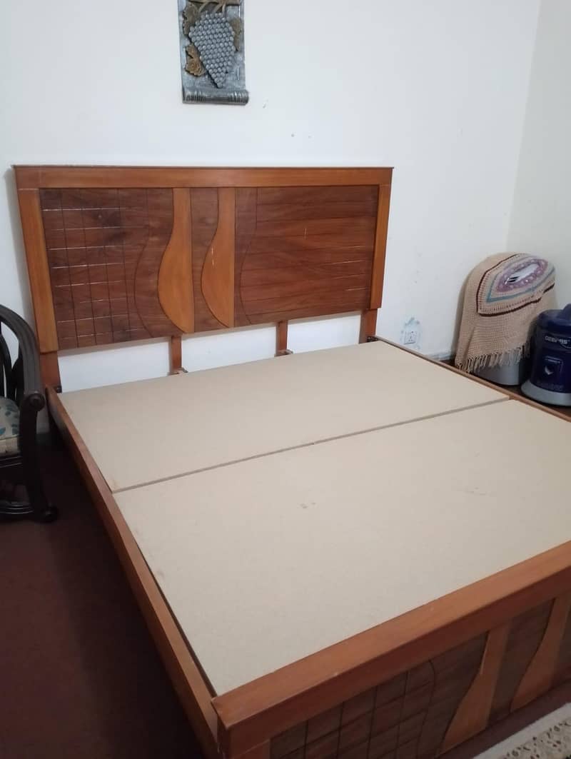 double bed with complementary dressing table 9