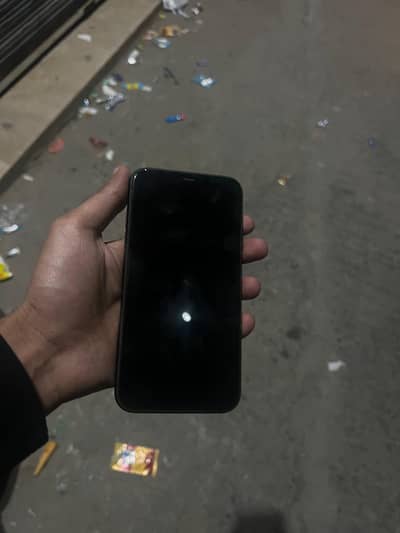 Iphone 11 (64 GB) mdm  in new condition