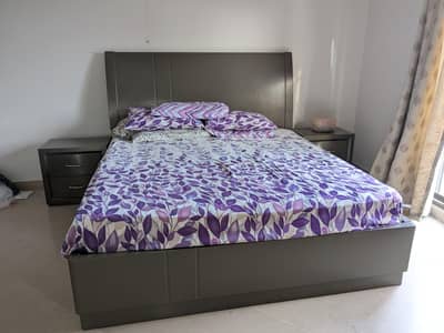 Almost new bed set (side tables + dressing table)
