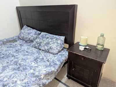 king size bed with 2 side table in good condition with matrss
