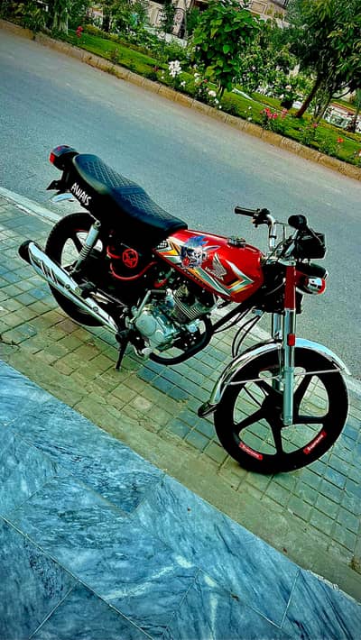 Honda 125 2025 with rim