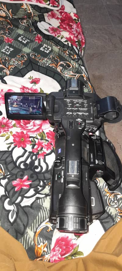 digitel hd video camera     HVR-Z7E BILKUL OK HAI UK SAI AIYAA HAI