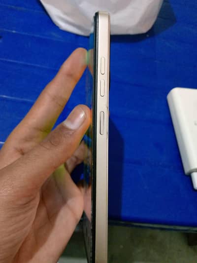 all ok only mobile hai family use 6 128 hai 10 by 10