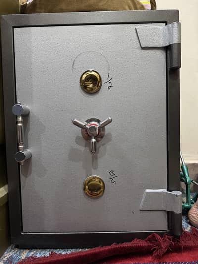 Brand new Heavy weights and heavy duty Locker