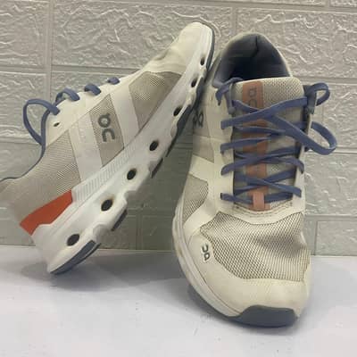 On Running cloudrunner Breathable Sneaker