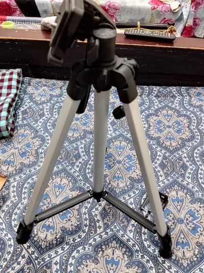 Tripod 330A Three Way Head In Silver Color For Mobile And Camera