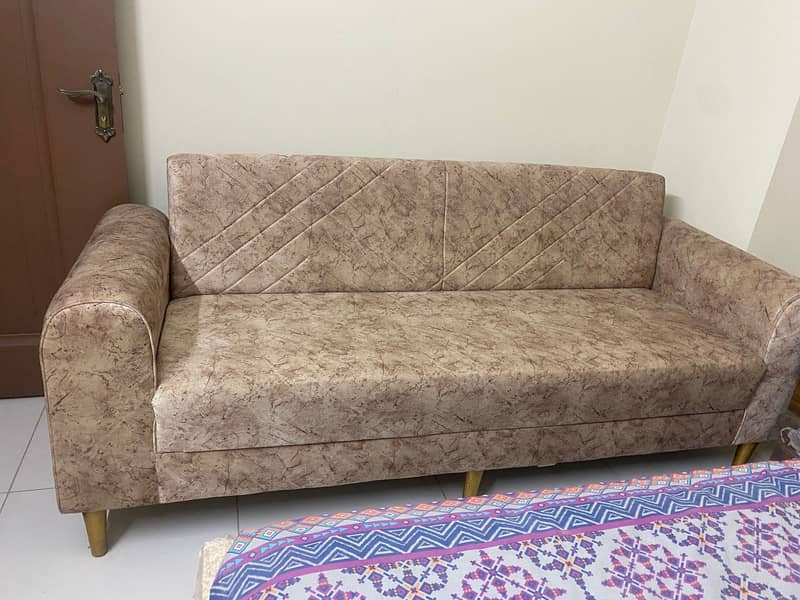1 sofa cumbed 0