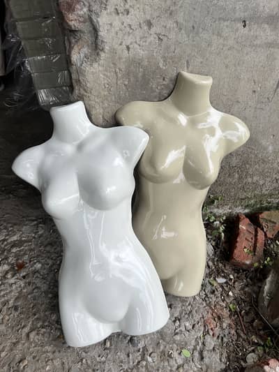 Pilastic fiber dummies amd statues
