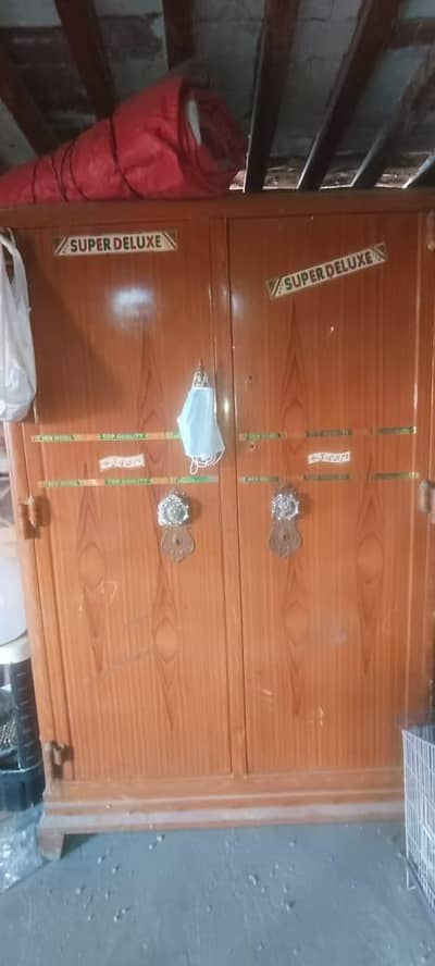 lohy ki Almari full fresh condition urgent sale rabta Karen