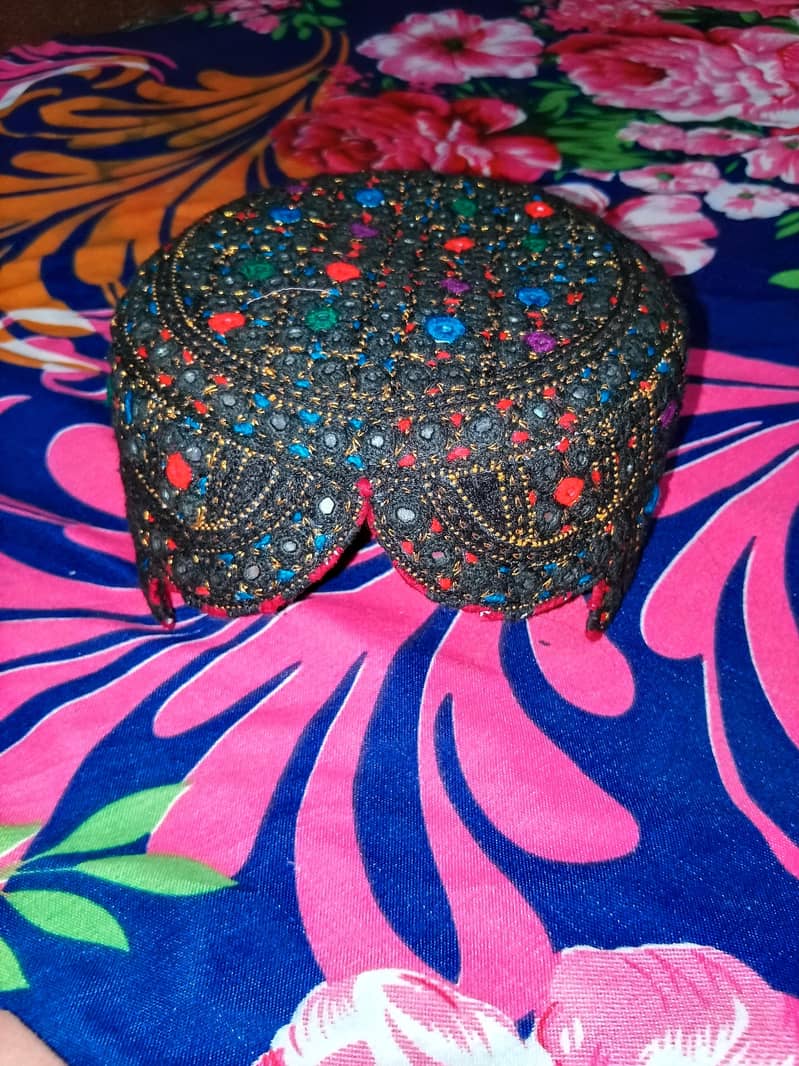 Sindhi Topi, Cap 1