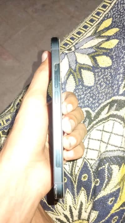 bhai jan 4month sim time haa 128 gb 100 health condition 10 by 9.5 ha