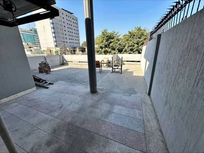 5 Kanal Corner Near Main Boulevard Gulberg For Sale