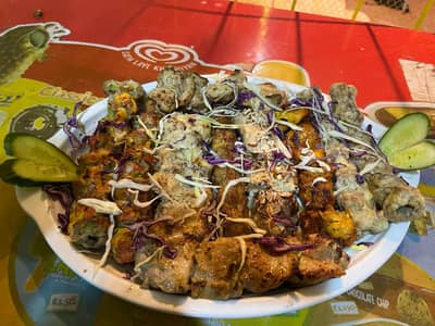 2 water 1 order taker 2 female staff