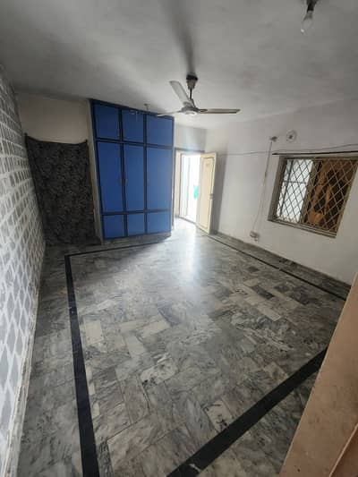 Momty Available For Rent in G11