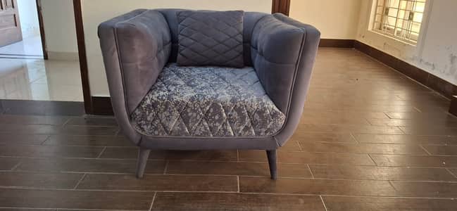 Sofa Set Available – Grey Velvet (1+2+3 Seater) Complete set hai