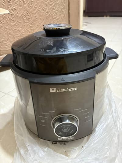 Electric pot [Just buy and use ]   10 /  10 confition urgent seel