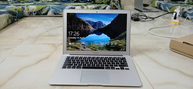 MacBook Air 2017 13 inch core i5 || Never used