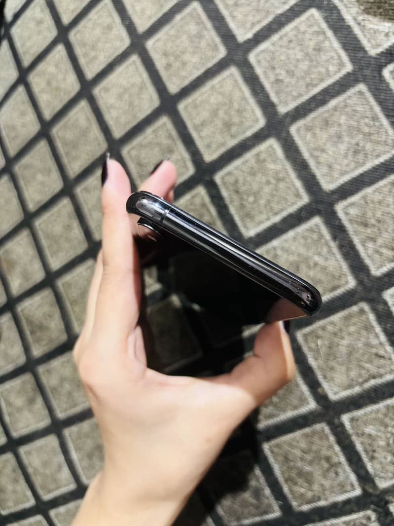 iPhone Xs 2