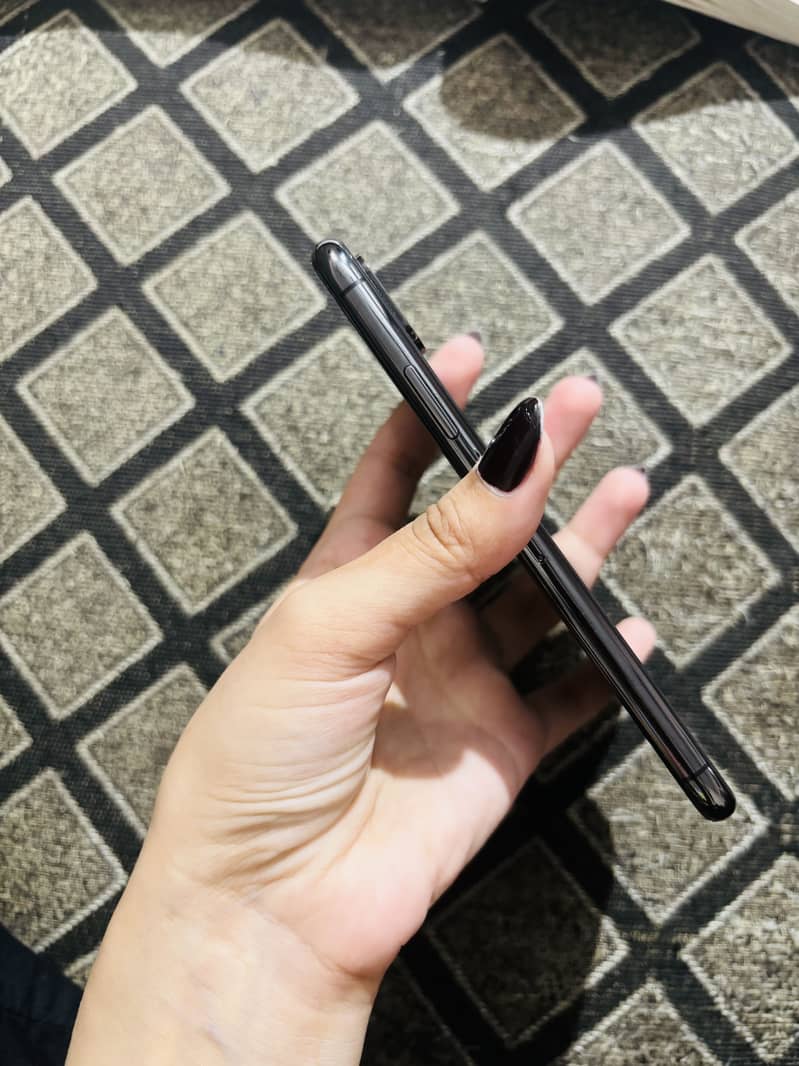 iPhone Xs 3