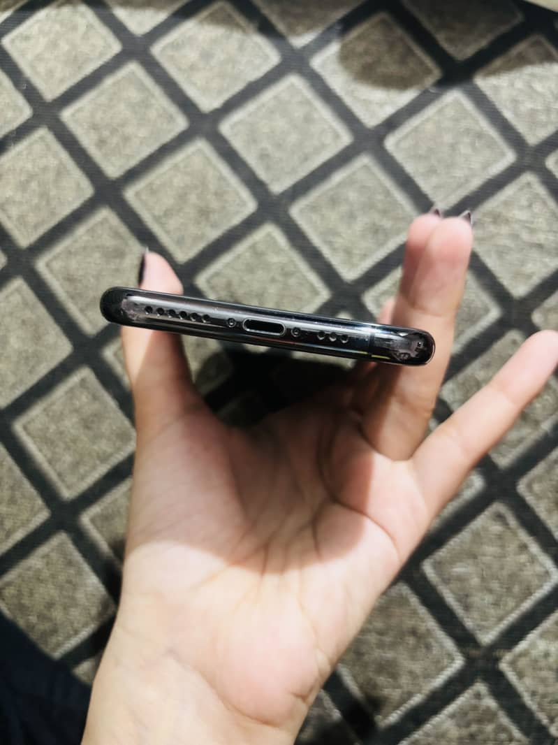 iPhone Xs 5