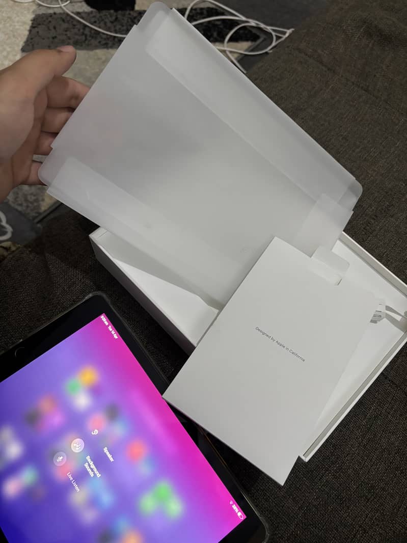 IPAD 9TH GENERATION WITH BOX 1