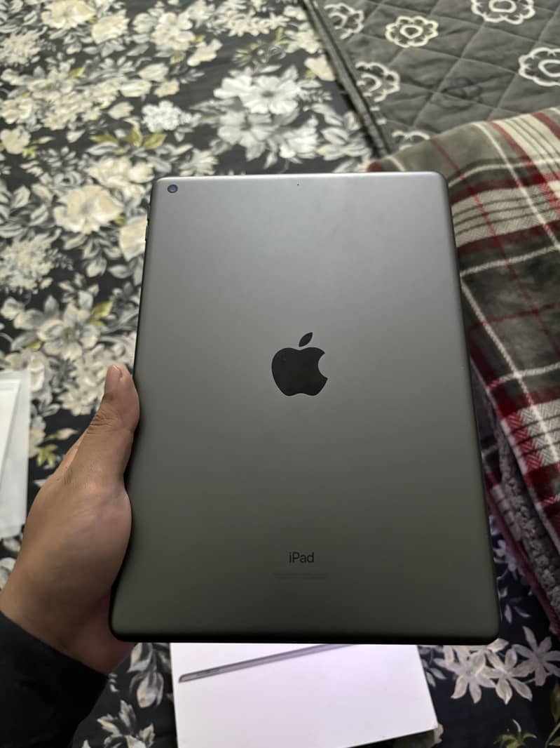 IPAD 9TH GENERATION WITH BOX 2