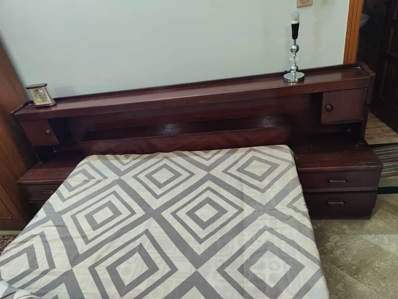 Queen Double Bed + Dressing Table 1