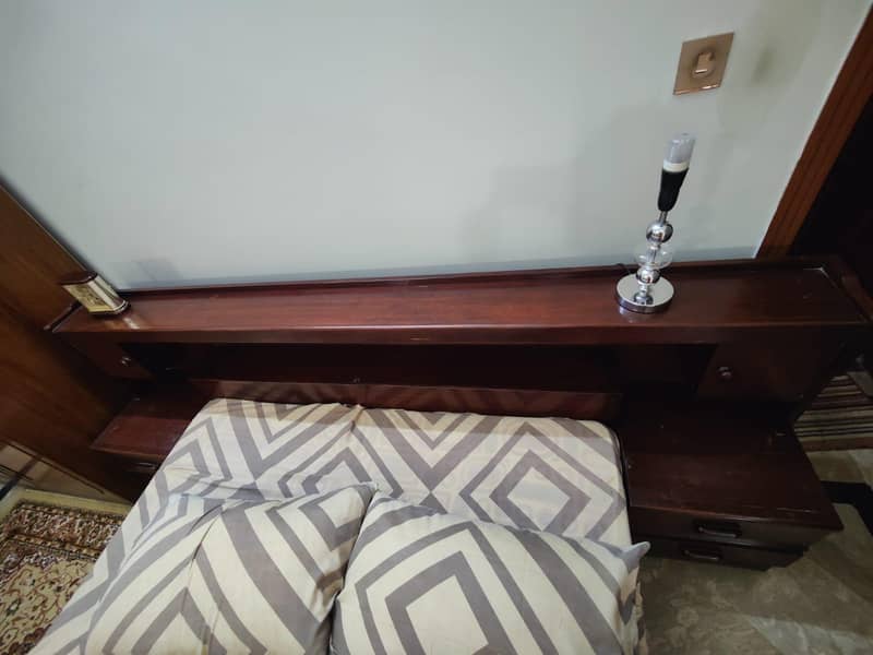 Queen Double Bed + Dressing Table 2