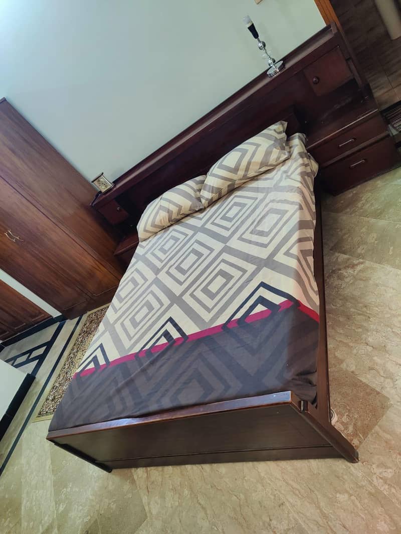 Queen Double Bed + Dressing Table 3