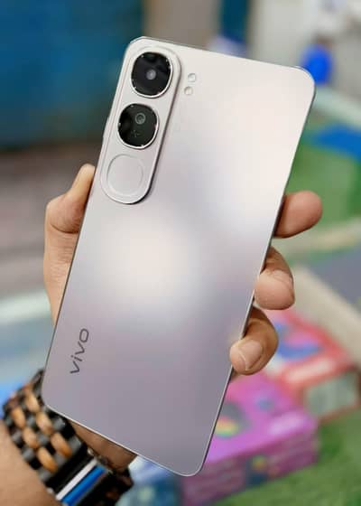 Vivo y200