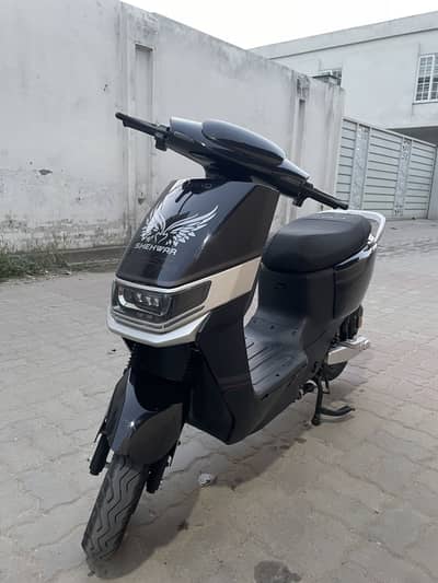Orevo B2 electric scooty full option only 1 month use