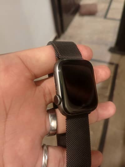 Apple watch series 4 allmunium Glass oregnal he Condition 10/10