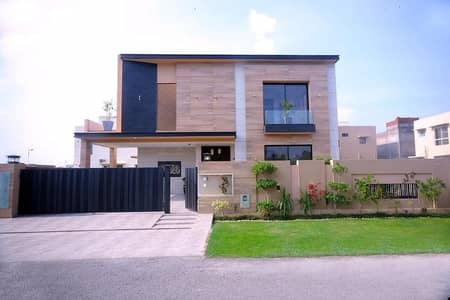 20 MARLA ELEGANT AND FULLY MAINTAINED SUPER HOT LOCATED BUNGALOW IS AVAILABLE IN THE BEST BLOCK OF DHA LAHORE.