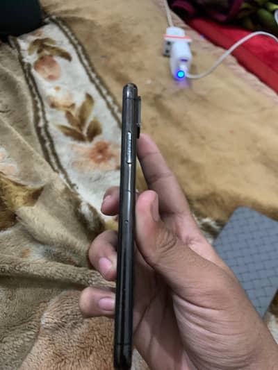 I phone Xs for sale 03048023045