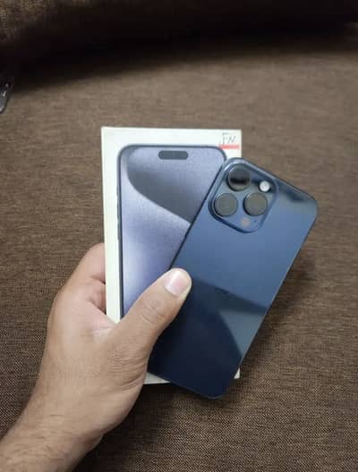 iphone 15 Pro Max Factory Unlock 256 GB Blue Titanium