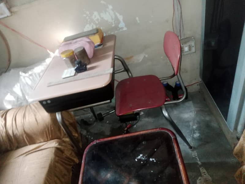 study table n chair 0