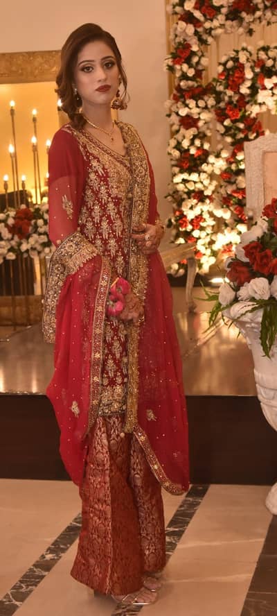 Mehndi barat or walima ka bridal dresses han sirf 2 bar phna ha