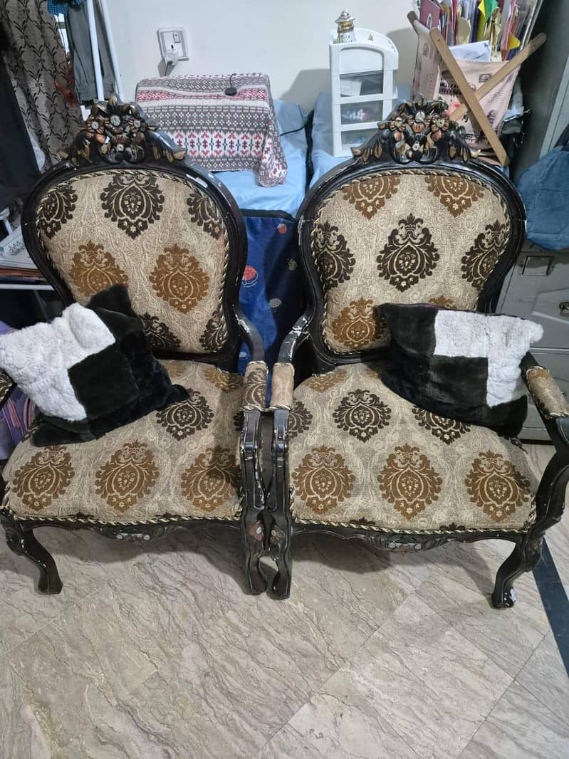 chairs and small table 0