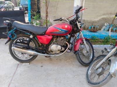 Suzuki GS 150 2014